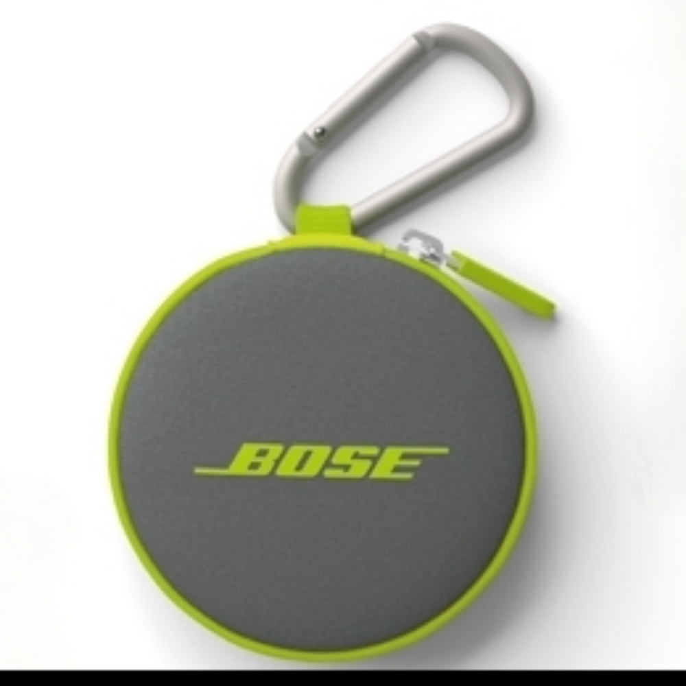 Bose. Earbud Travel Case with Carabiner Clip.